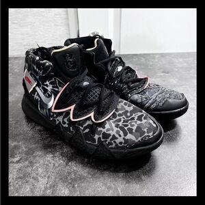 Nike Kyrie Hybrid S2 Mid “What The” Boys Athletic Sneakers Size 7Y